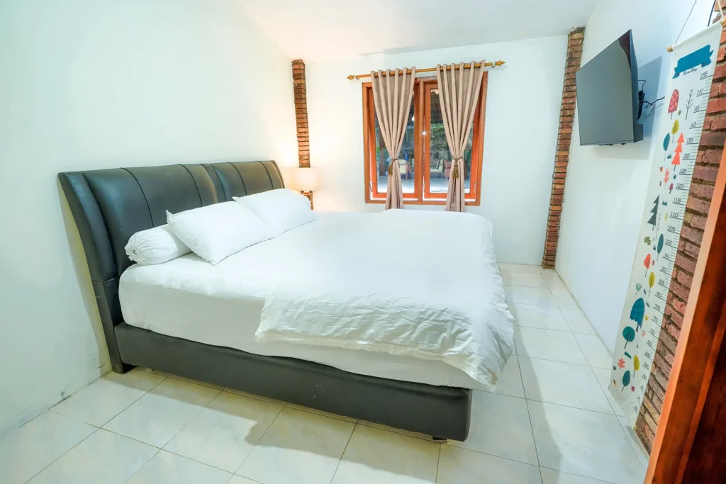 Kamar Tidur Utama Homestay Omah Ralin Fasilitas Kamar Tidur Utama Homestay Omah Ralin Jogja