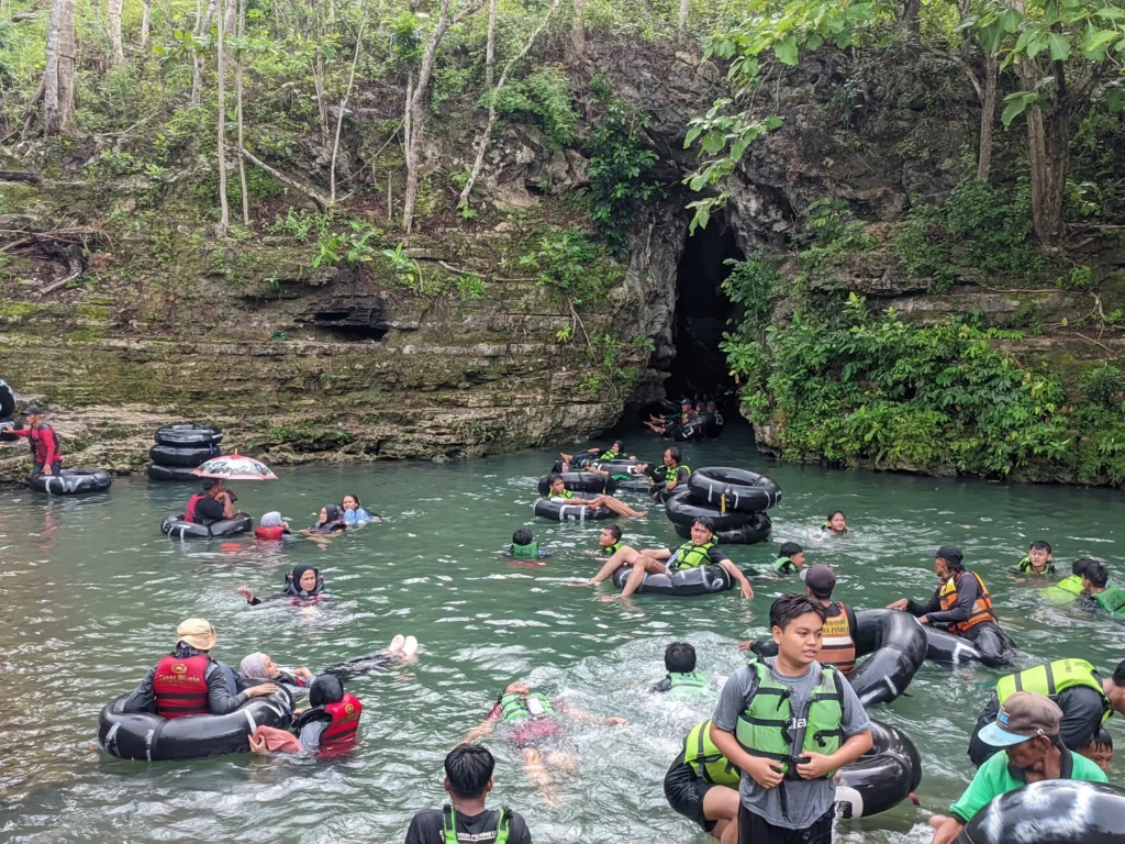 Cave Tubing Gua Pindul Jogja Aktivitas Cave Tubing Gua Pindul Jogja